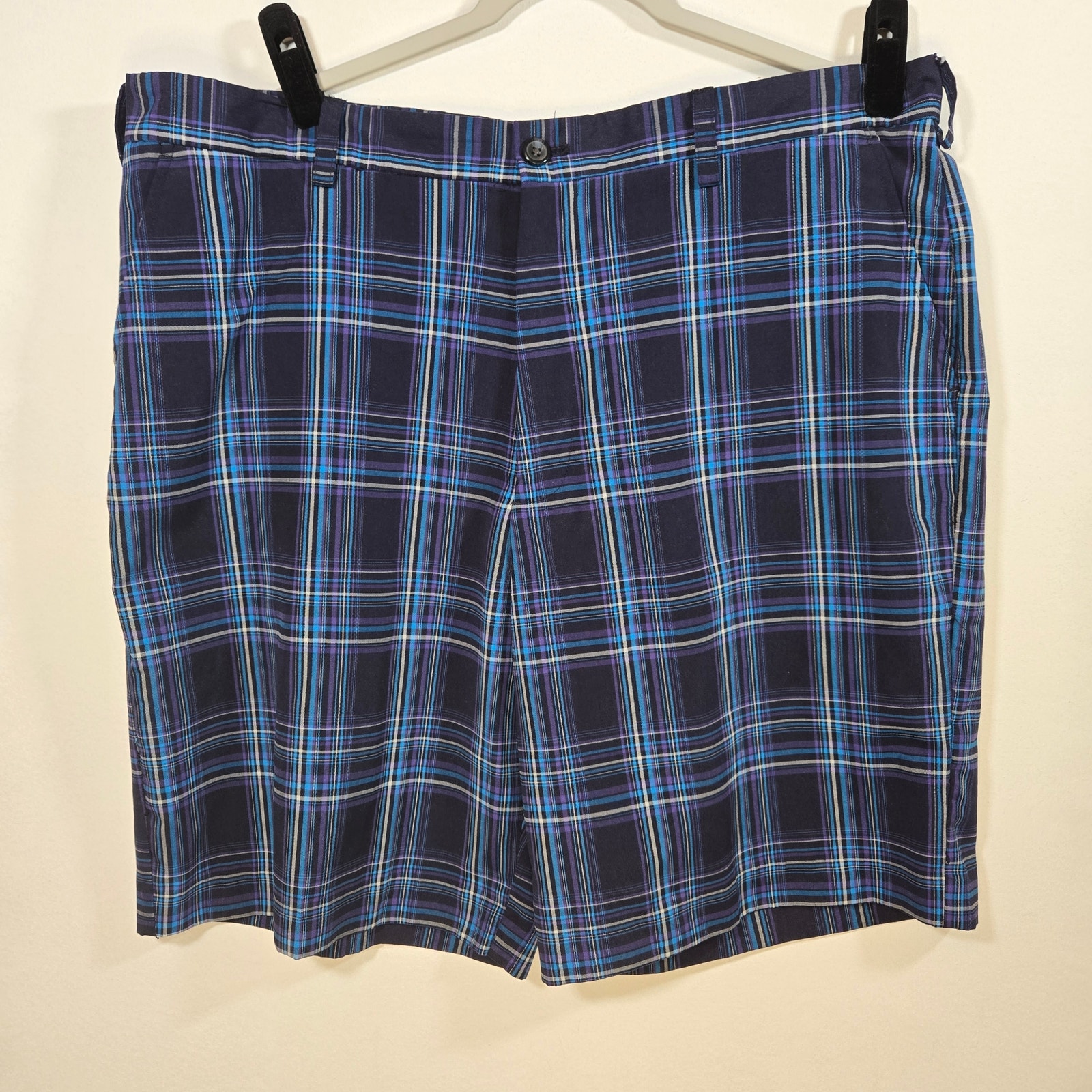 Izod Mens Perform X Blue Plaid Golf Shorts. Size 40